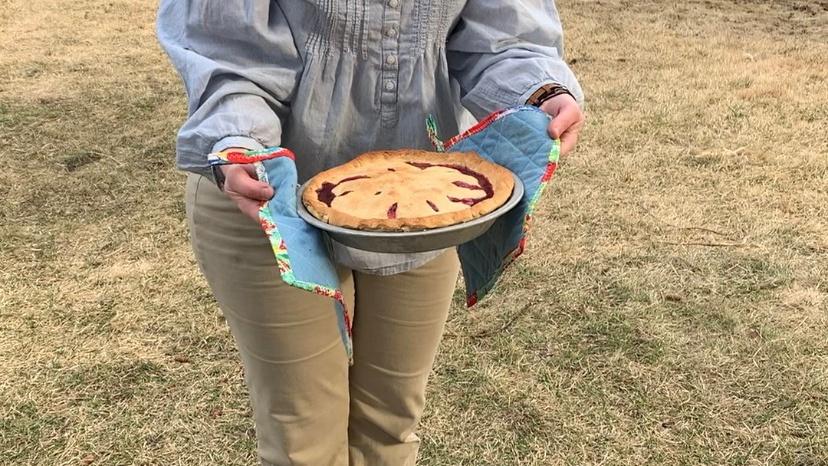 How to Bake a Pie Outdoors in a Dutch Oven