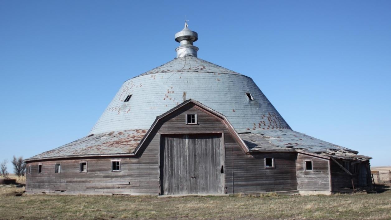 Round barn. 