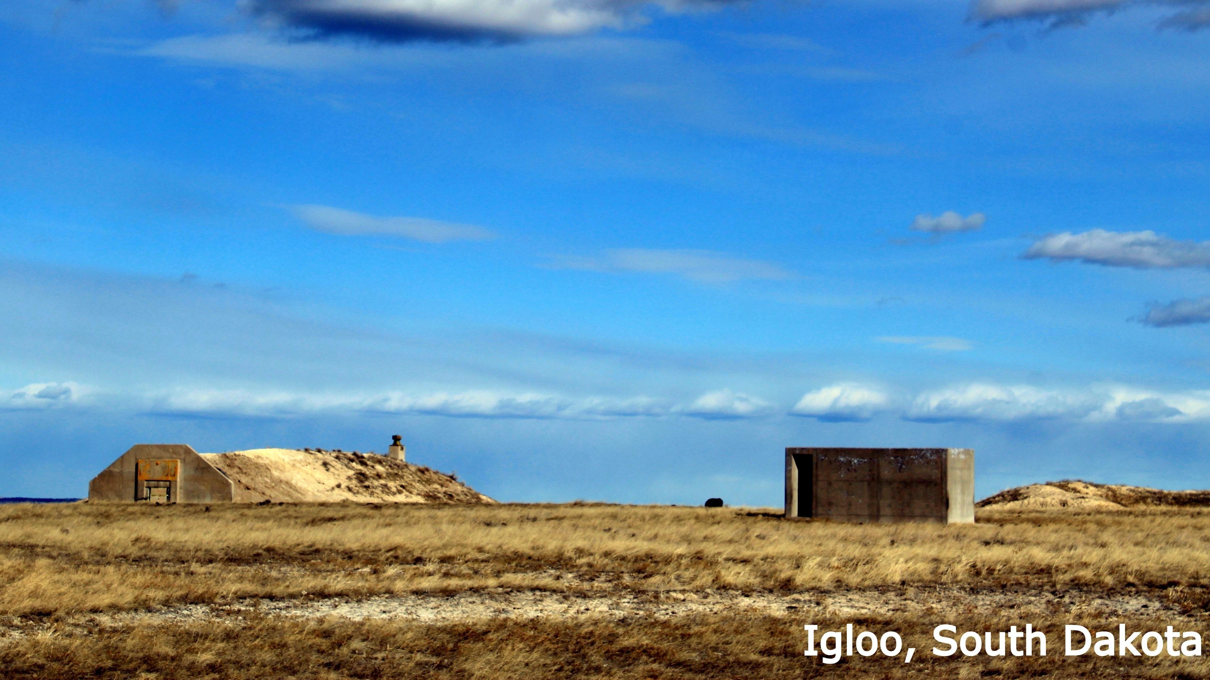 Domelike structures on flat prairie. 