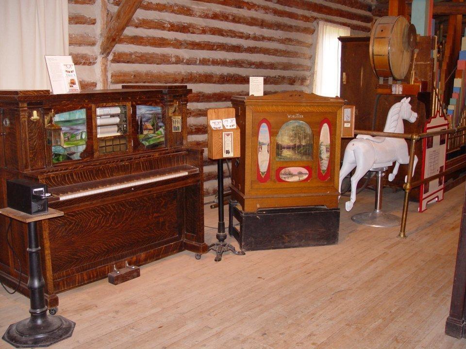 old time music machines in Nevada City's music hall