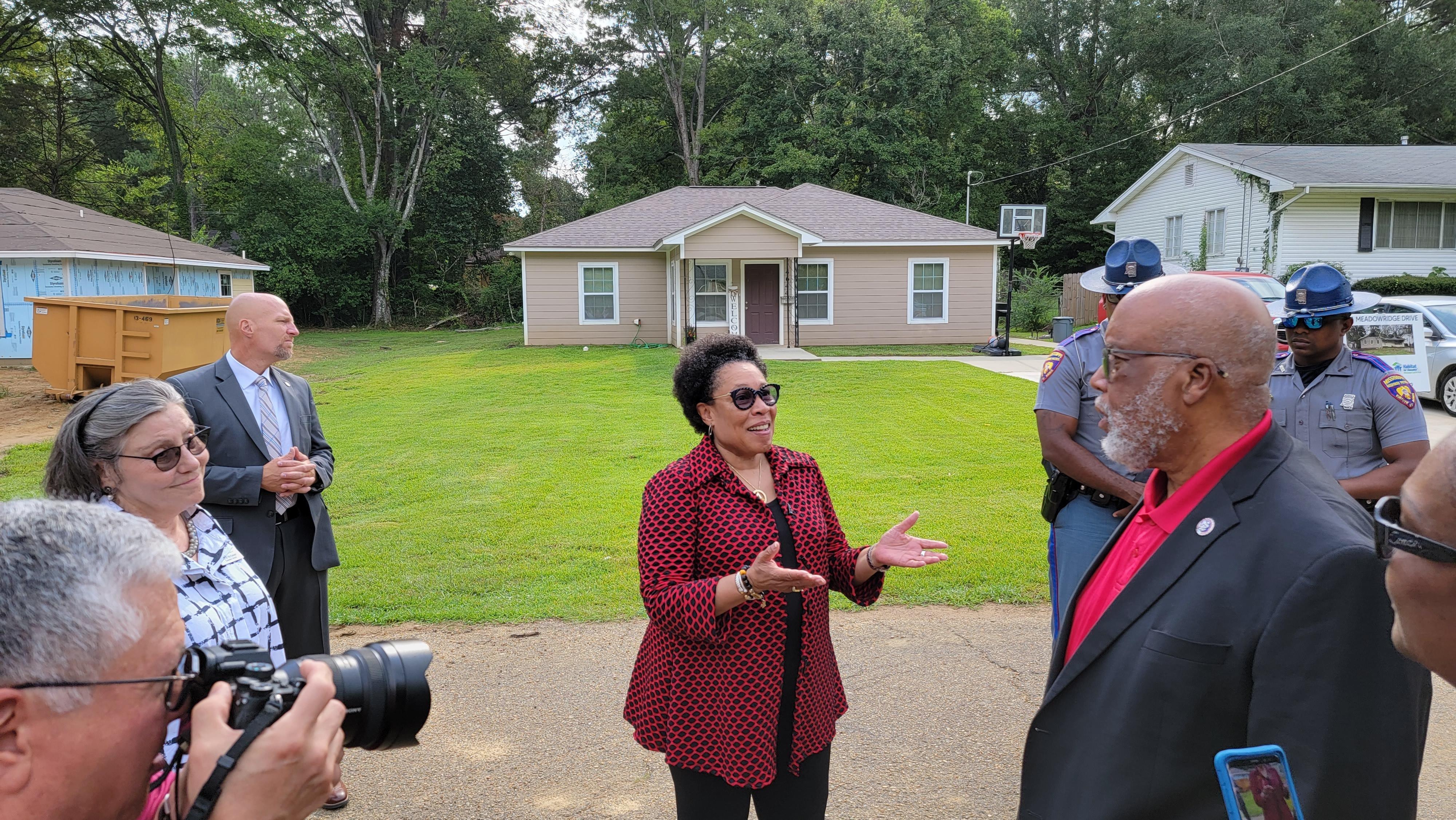 U.S. Secretary of Housing and Urban Development visits Jackson to see