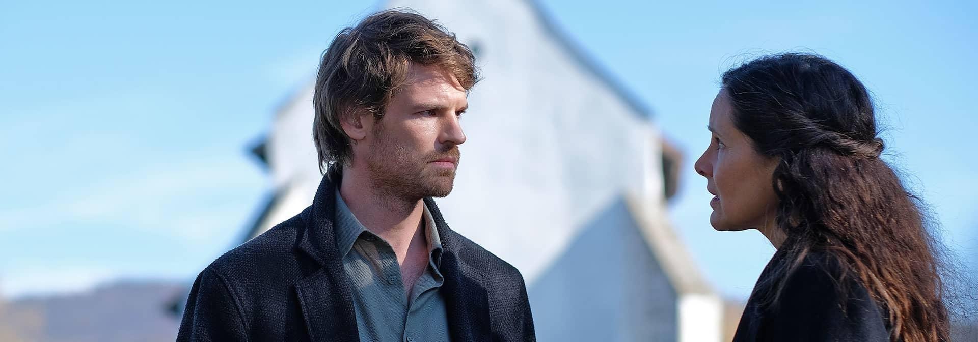 Jules Maigret (Benjamin Wainwright), Sophie de Saint-Fiacre (Rachel Shelley).