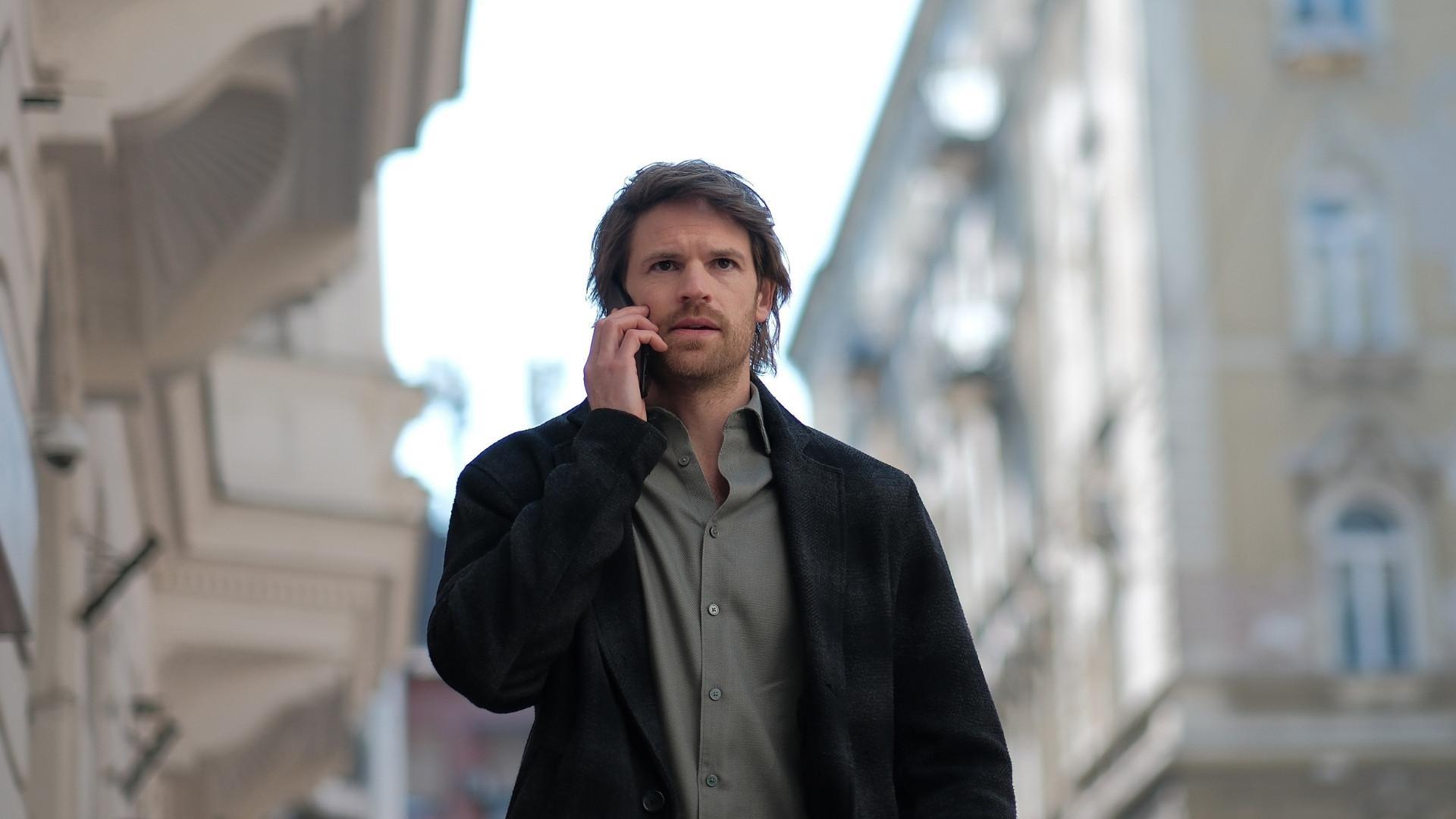 Jules Maigret played by Benjamin Wainwright.