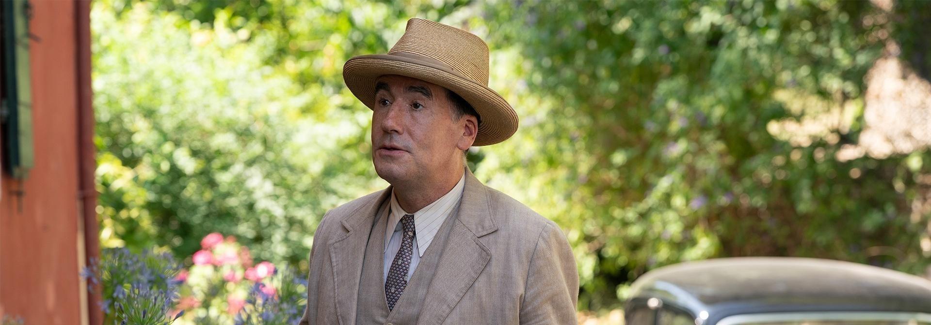 Atticus Pünd played by Tim McMullan.
