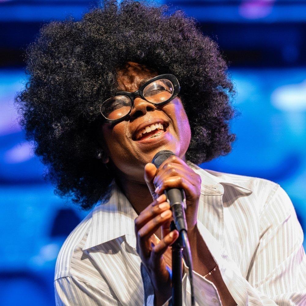 Cyanca singing into a microphone.