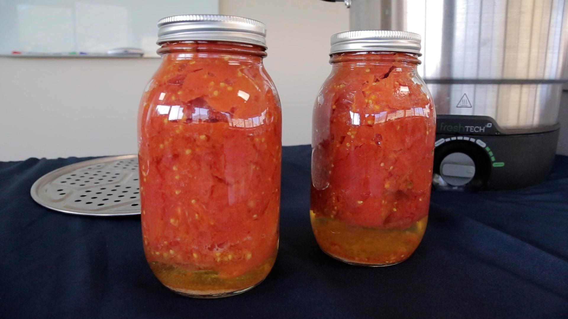Natural separation of tomatoes and their juice after processing.