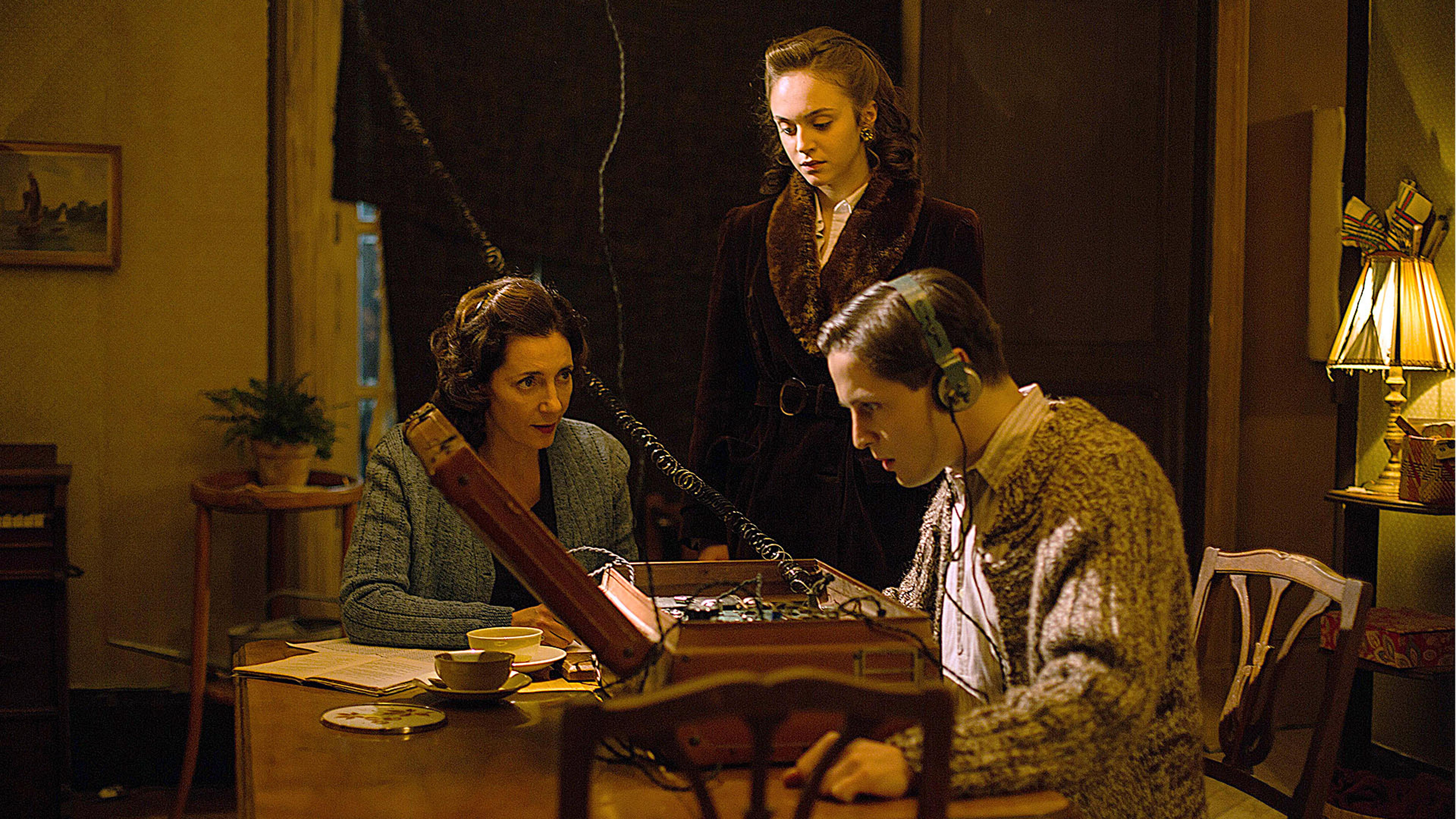 Radio operators looking for a clue.