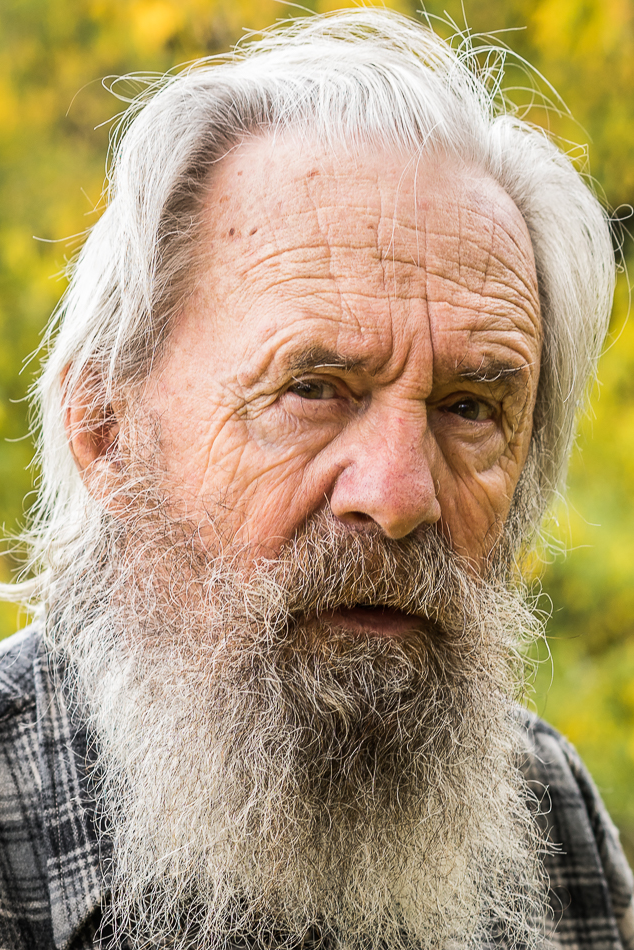 Head shot of actor Doug Rowe