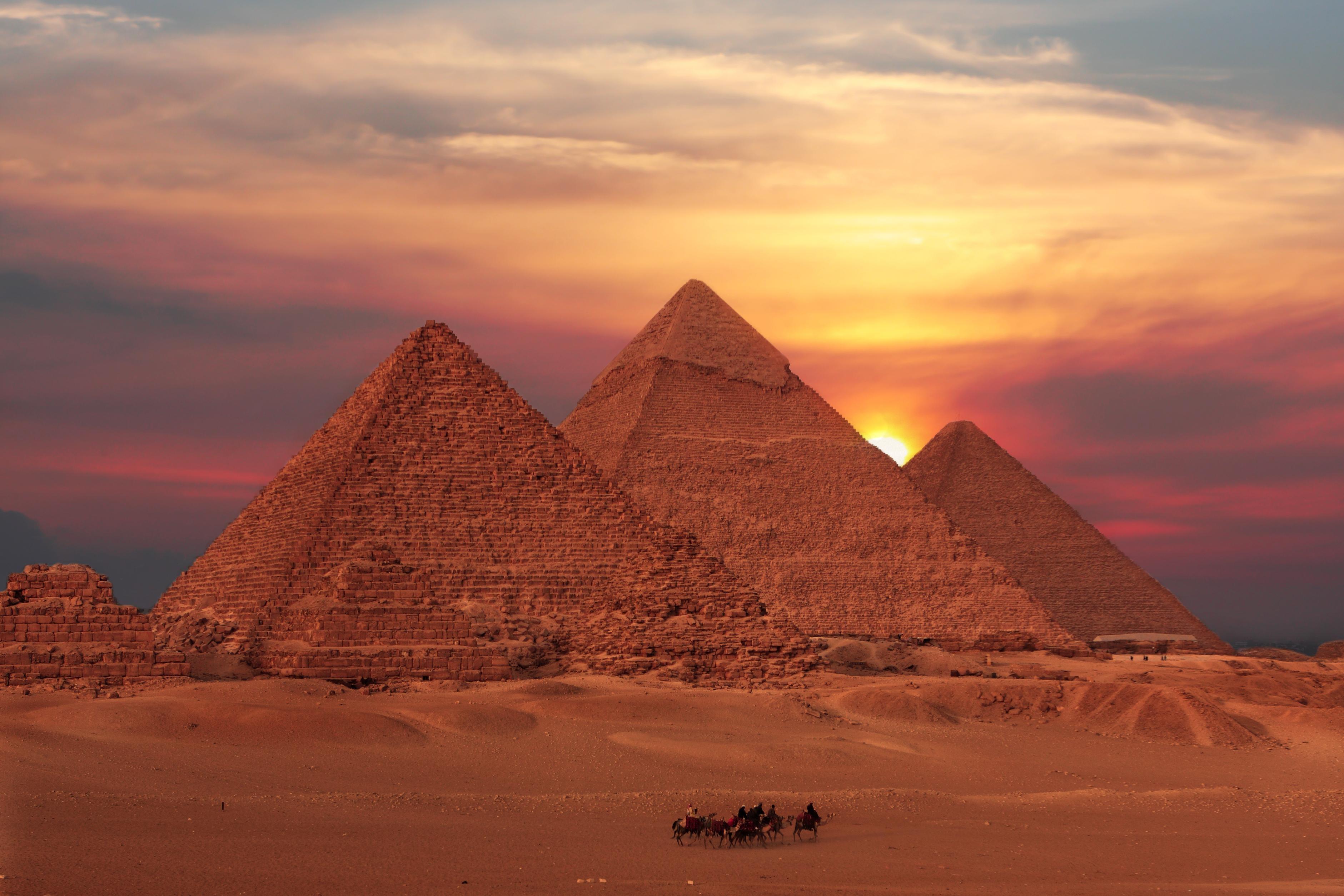 Pyramids of Cheops, Khafre and Menkaure, between 2600 and 2500 BC, Giza