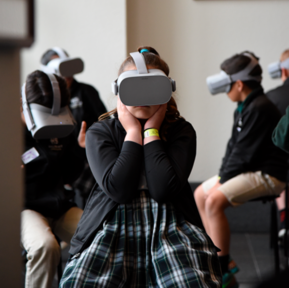 Student using the Eva Virtual Reality Tour on an Oculus Go headset. 