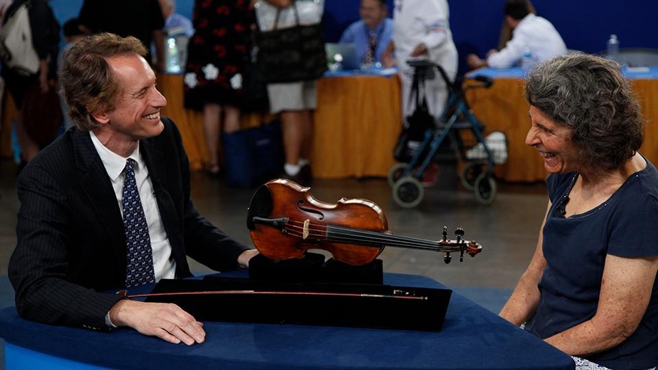 David Bonsey appraises a Gagliano family violin & François Nicolas Voirin bow.