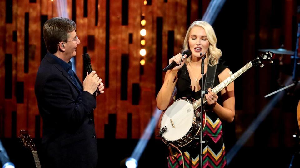 Daniel O'Donnell and Ashley Campbell performing.