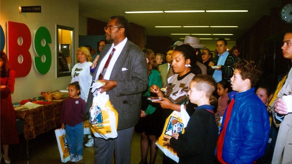 A crowd gathered for the Q-TV open house in 1999.