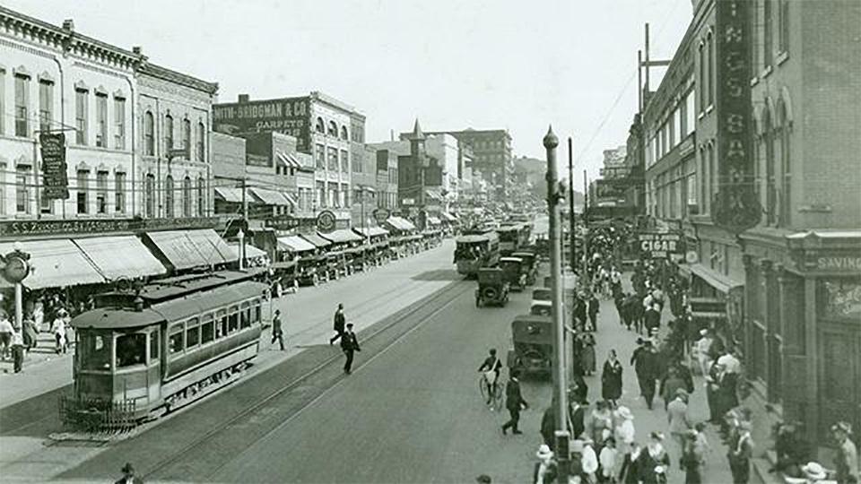 People and streetcars on the street in downtown Flint in the early 20th century.