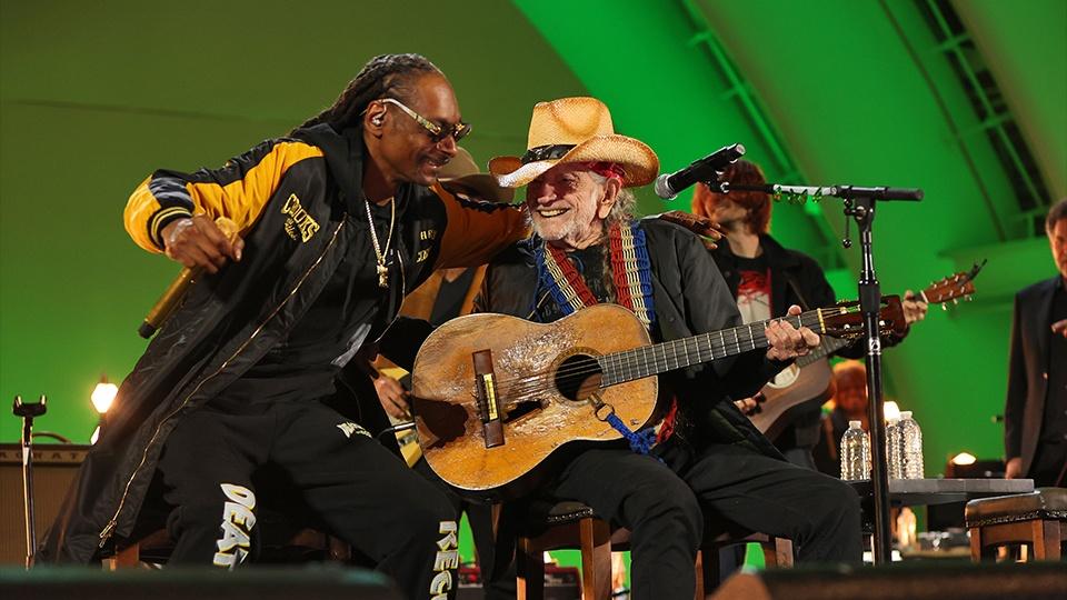 Willie Nelson and Snoop Dogg