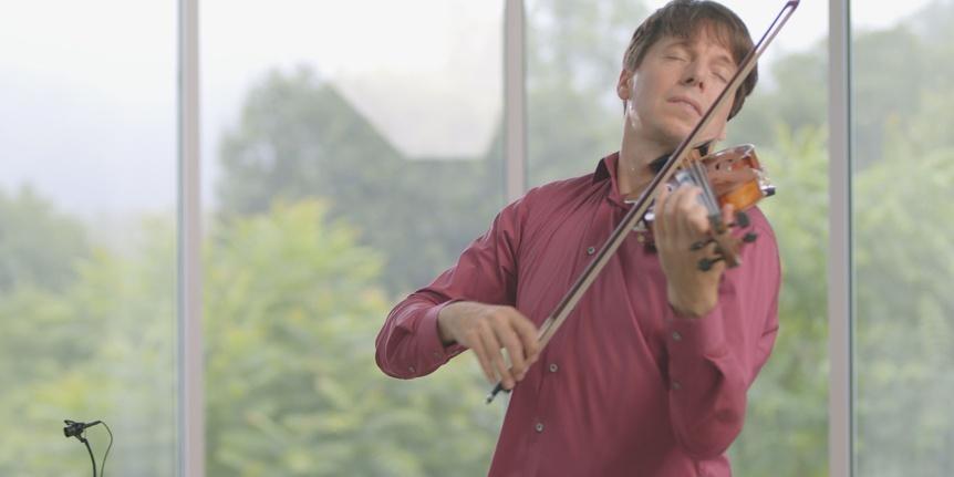 Joshua Bell plays the violin