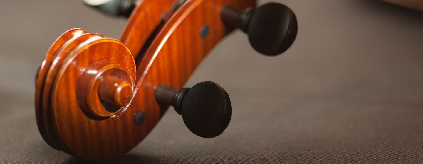 The headstock of a violin is shown
