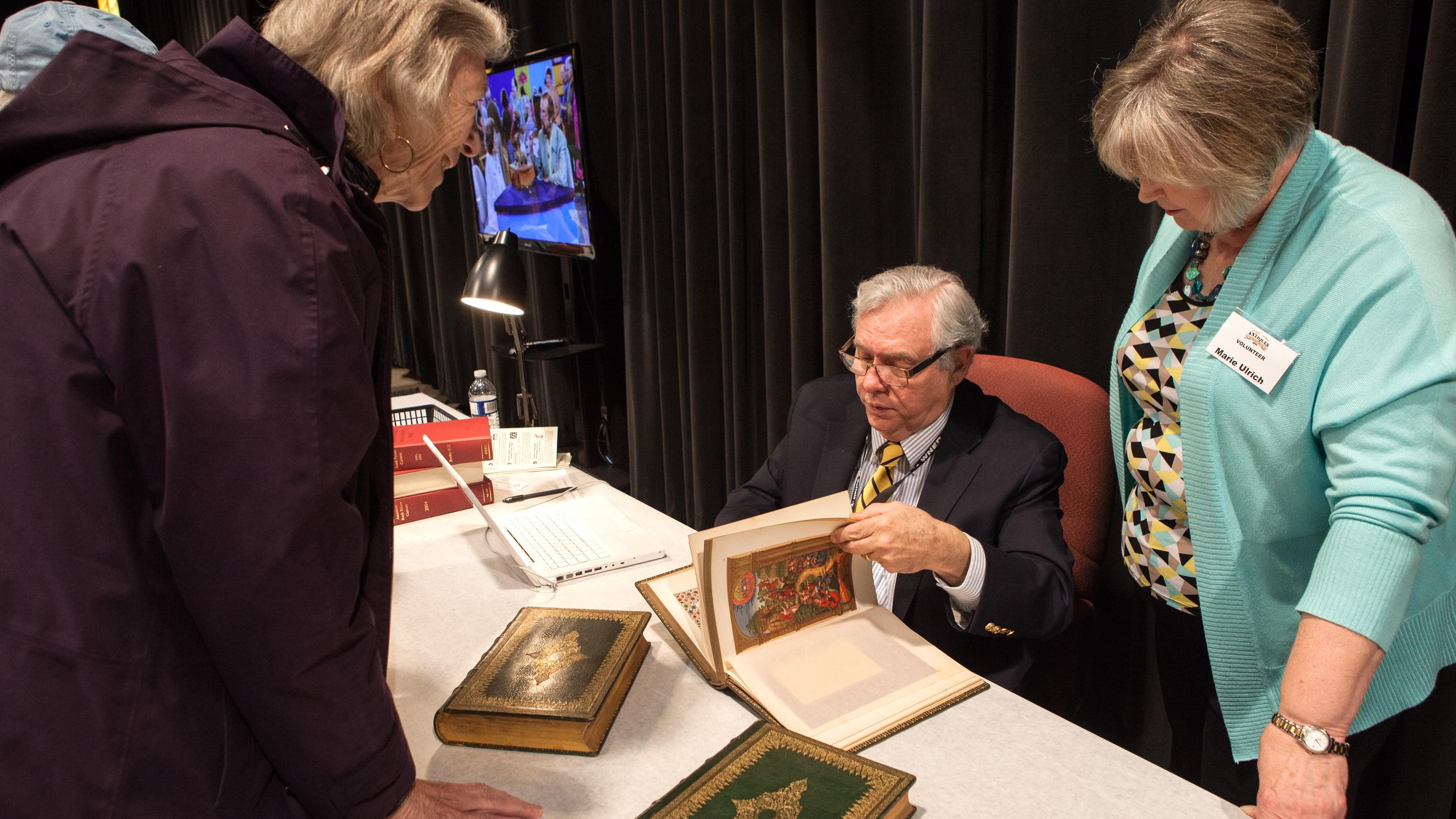 Book appraisal at the WNED | WBFO Antiques Home Show