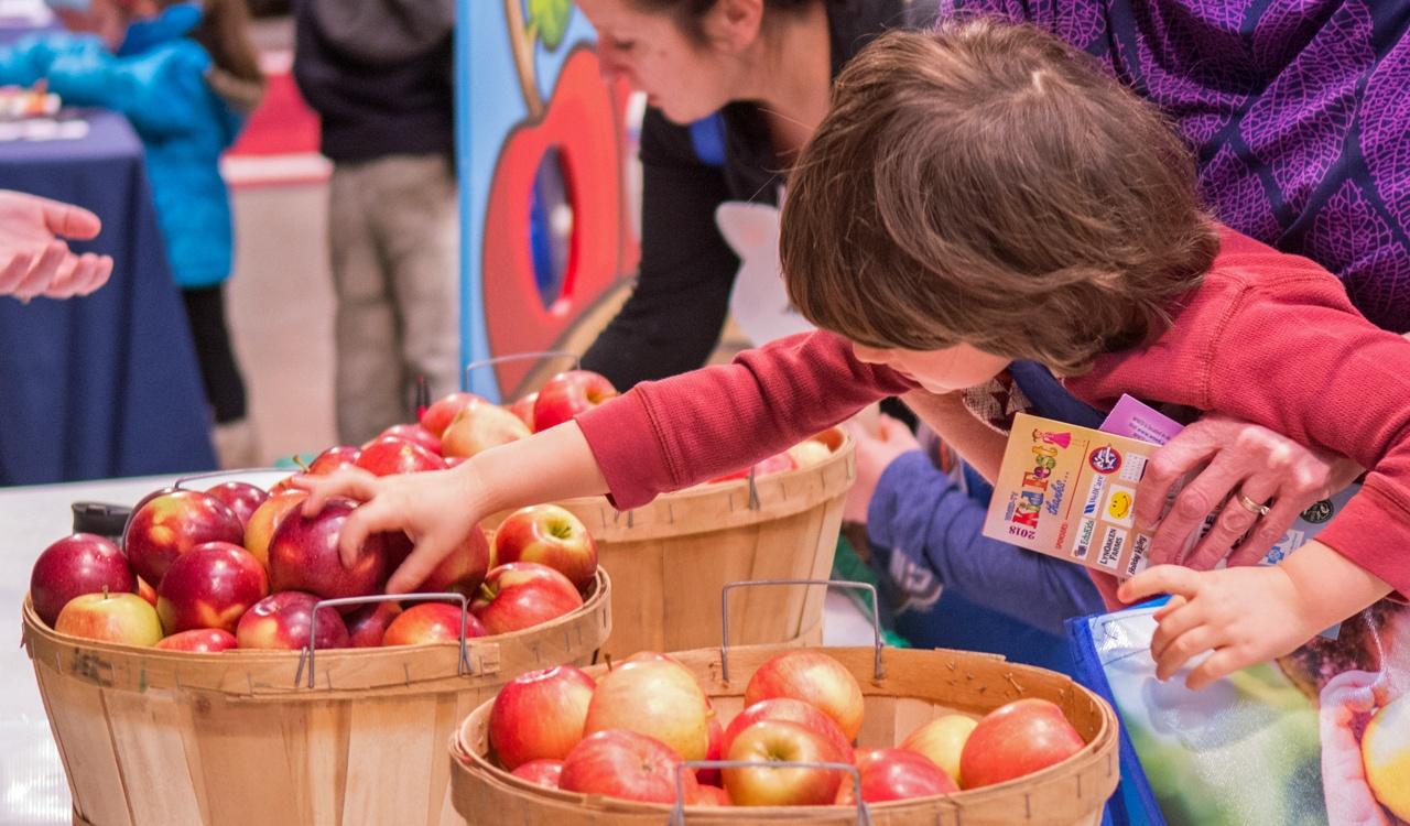 Apples from Lynoaken Farms