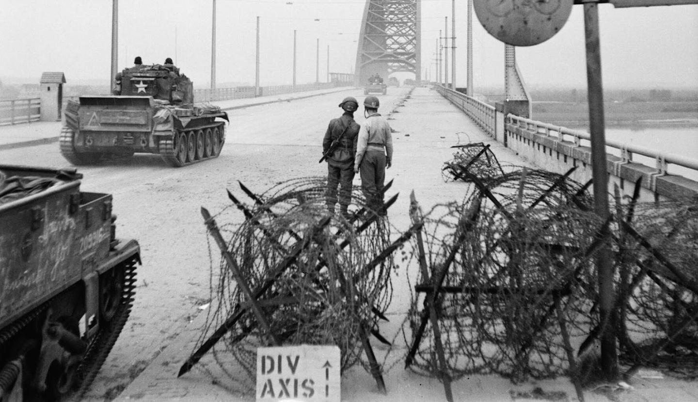 Waal River Crossing: 1944