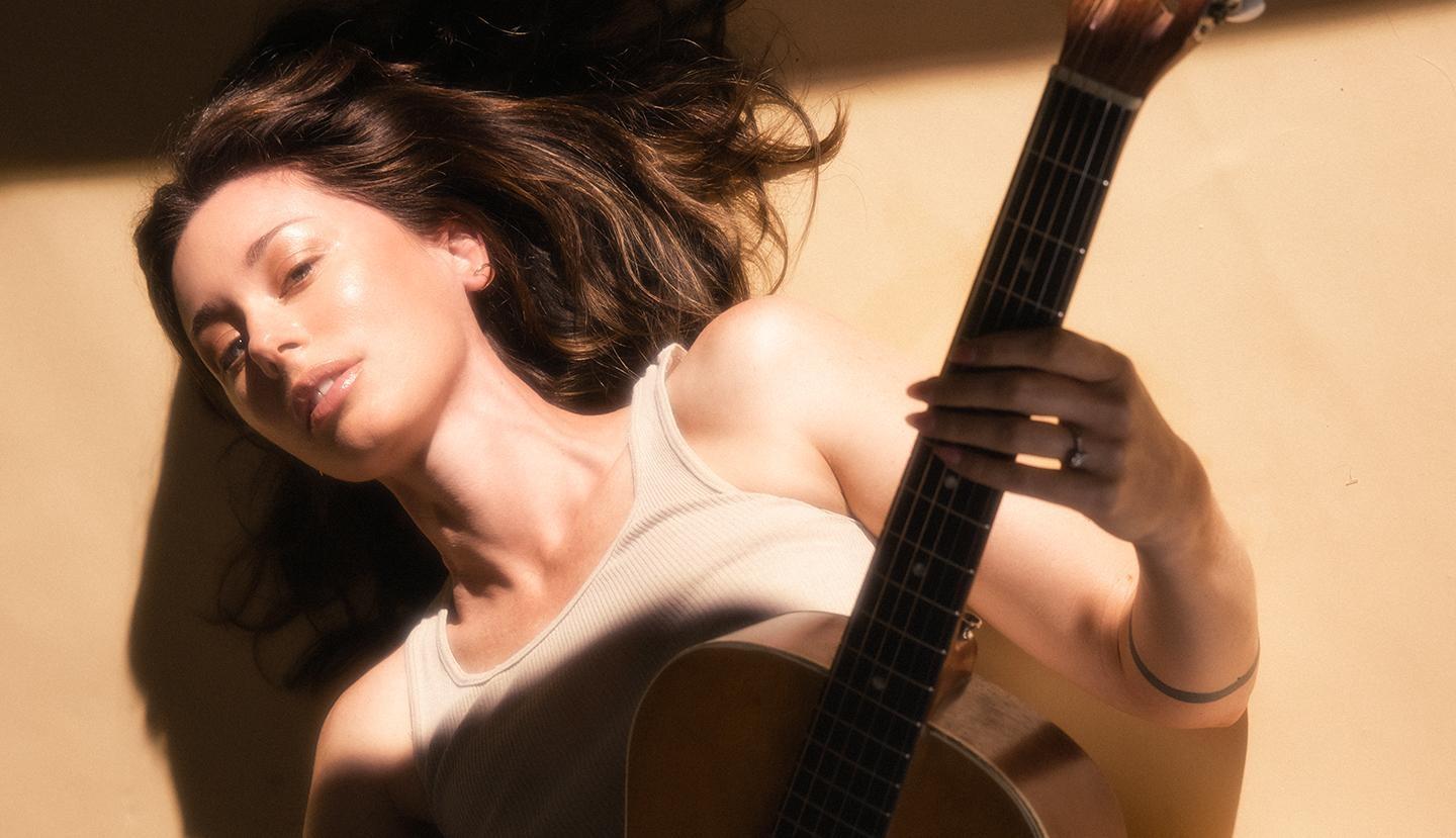 Lera Lynn (Photo credit: Alysse Gafkjen)