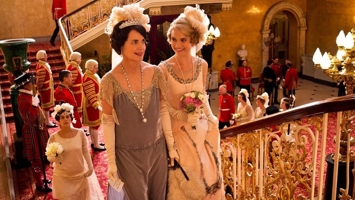 Lady Rose meets the Prince of Wales and faces a dilemma. Trouble plagues Cora's mother and brother.