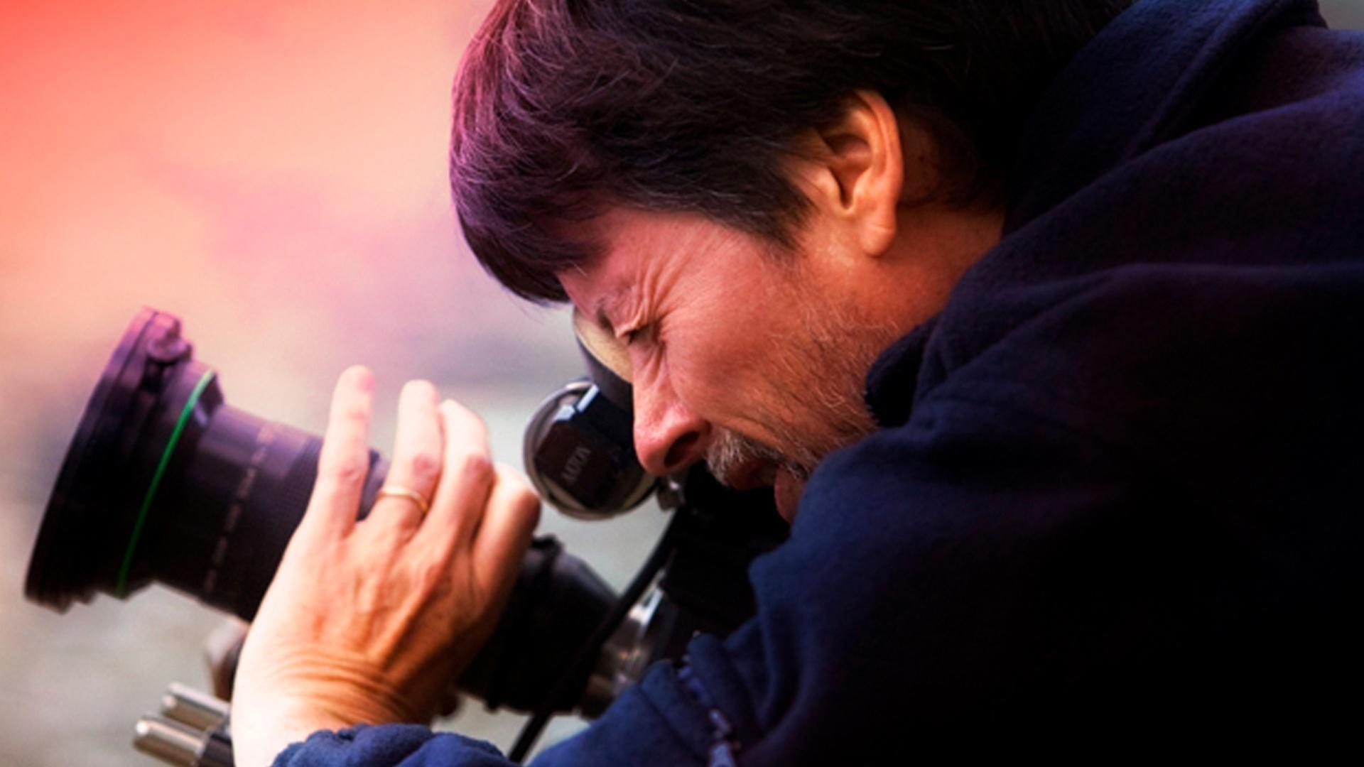 Ken Burns looking through a camera viewfinder.