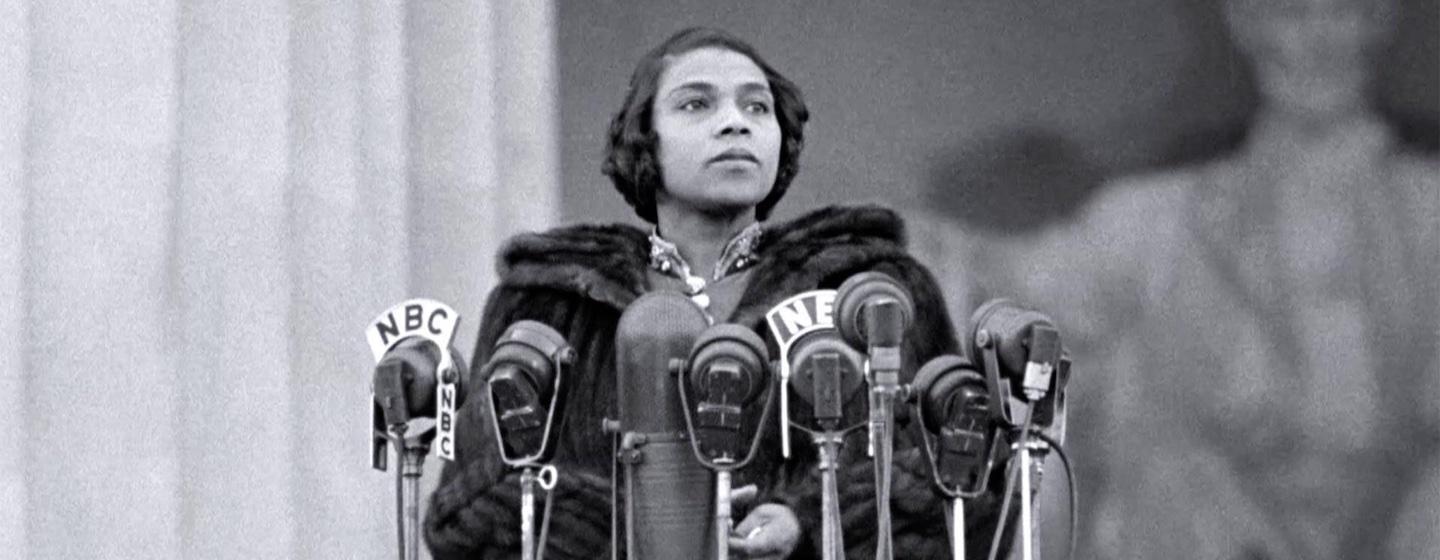 Marian Anderson performs in front of the Lincoln Memorial.