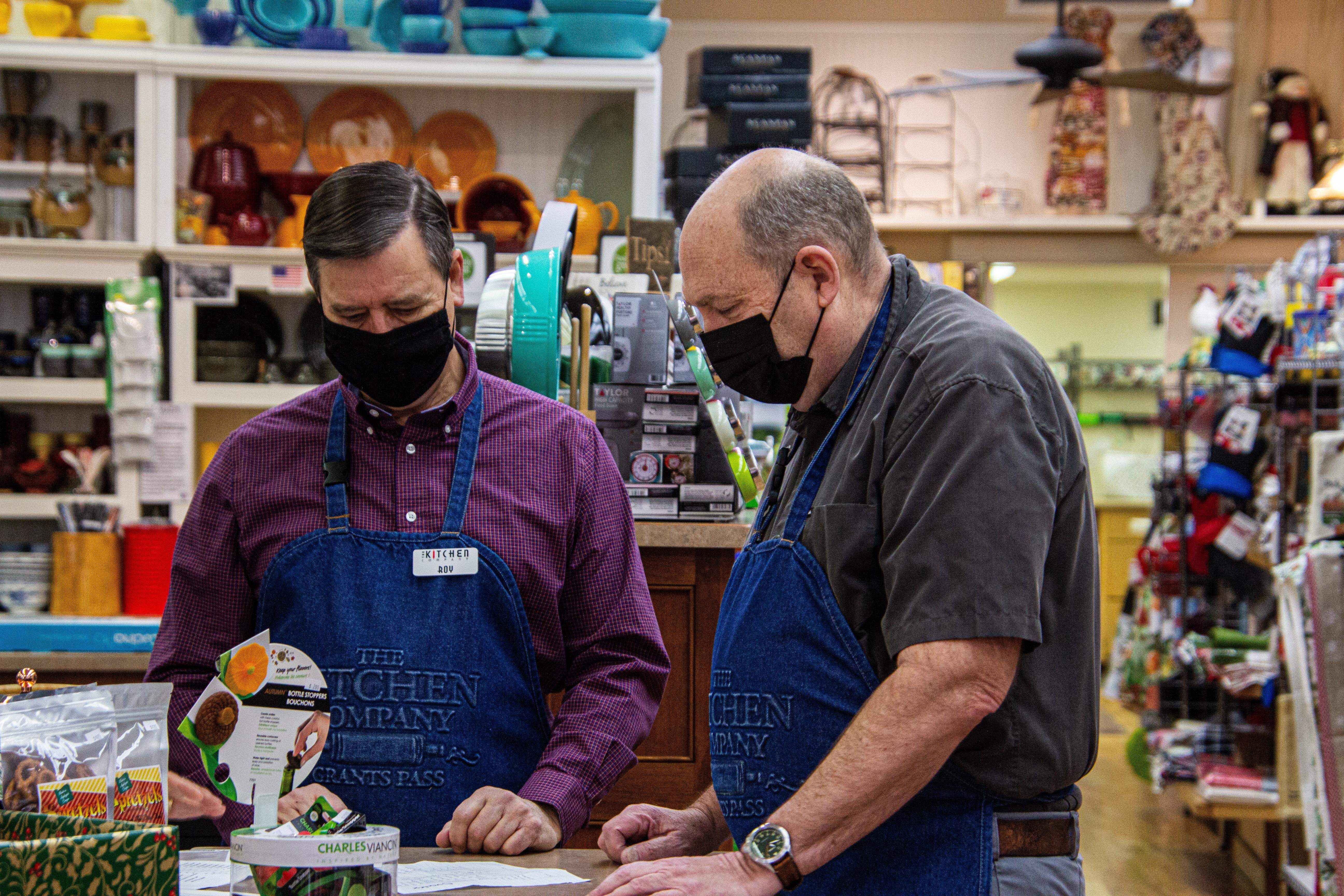 In 2003, Frank Wright and Roy Heinzle opened the first location of their store, The Kitchen Company, in downtown Grants Pass. Since then, they have moved twice to meet the needs of their growing clientele, opening their current location at the corner of 6th and H Street in downtown Grants Pass nearly 10 years ago. The store has been a great addition to the community, and the future of the store was bright. Until March of 2020. “When COVID first hit, we were all scared. We weren’t sure of how bad the effects would be for people. A lot of our employees are high risk,” said Roy. “Seeing how we couldn’t have our staff work from home, we made the hard decision to temporarily close the store. We actually did it just before the state issued the Stay-At-Home Order while we assessed what the situation looked like.” “We were closed for seven weeks,” added Frank. “In the first week or two, we made lemonade out of lemons, putting our store’s inventory into a digital database and getting a handle on the situation.” The uncertainty felt by Frank and Roy is a feeling many of us experienced during the pandemic, but the couple worked quickly to adapt so they could continue serving their customers. “After being closed a few weeks, the phone started ringing. We started taking orders over the phone and delivering them to the customers,” said Frank. “Then we shifted to curbside pick-up. By the time we reopened in May, we were maybe doing 20% of normal business.”
