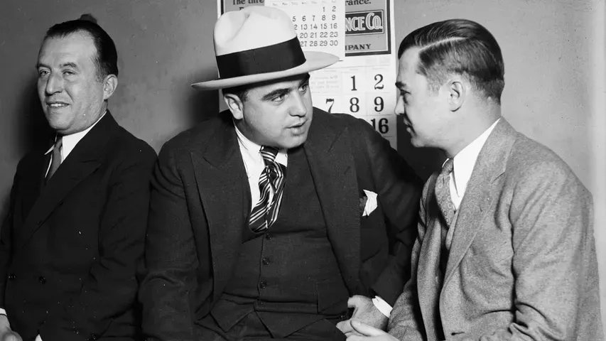 Al Capone's Bloody Business: American Stories