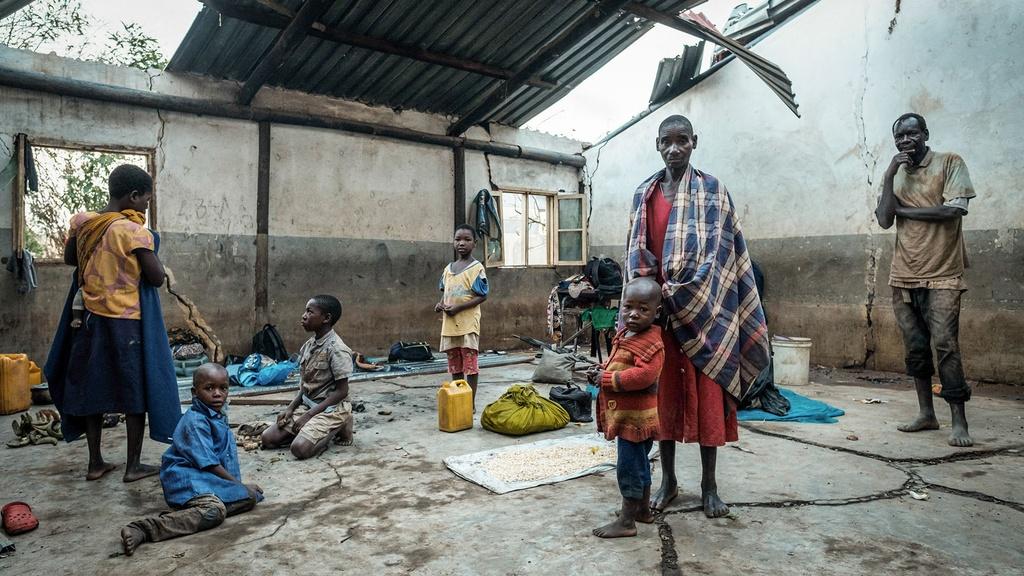 Image of people in a shelter at a local school in Buzi, Mozambique.