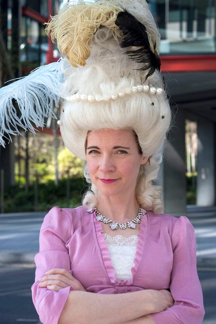 Closeup image of Lucy Worsley wearing a 1770s wig.