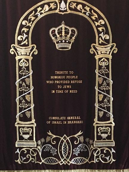 An embroidered tribute to the people of the Hongkou district.