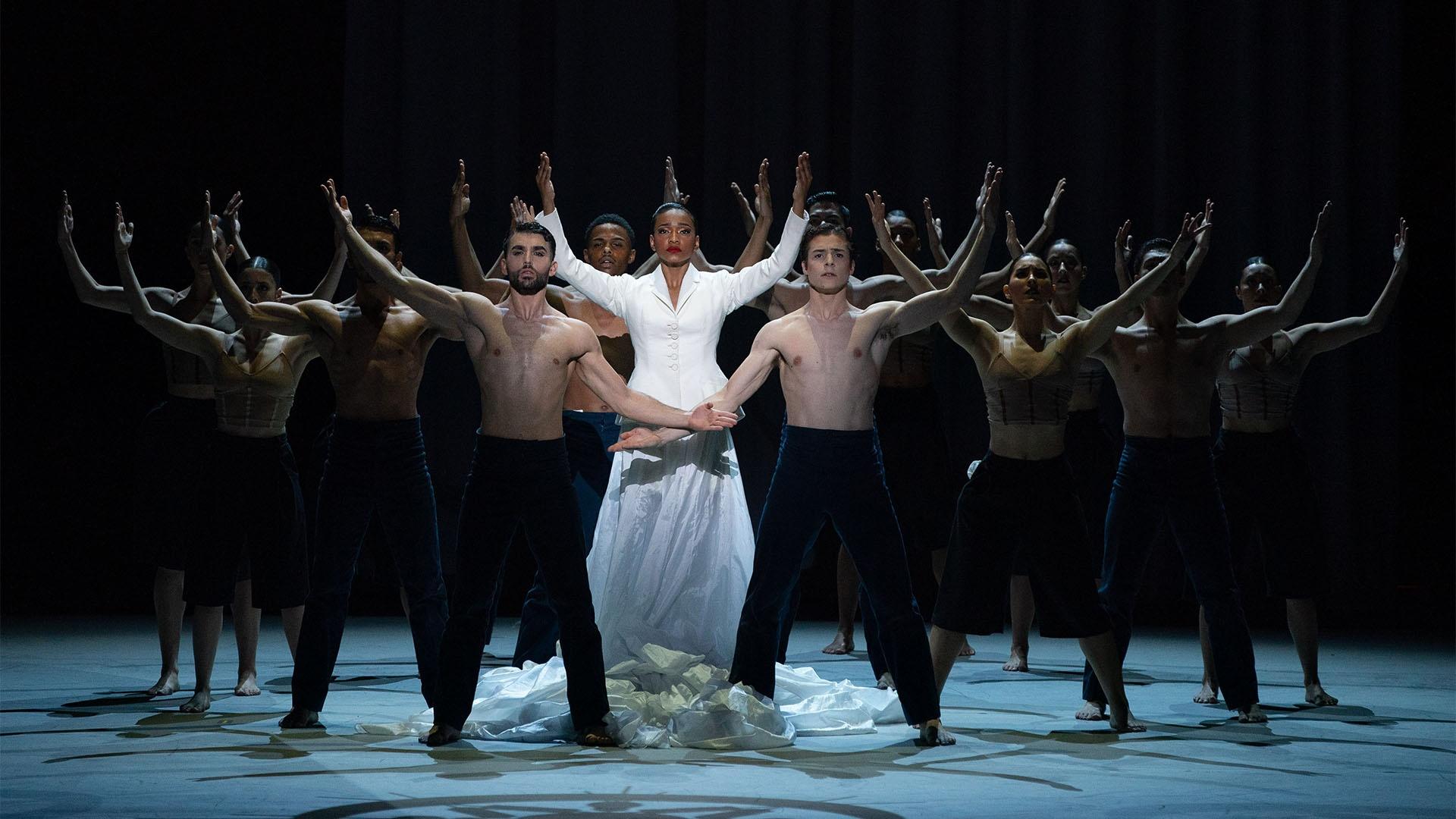 Dandara Veiga and the ensemble of Ballet Hispánico.