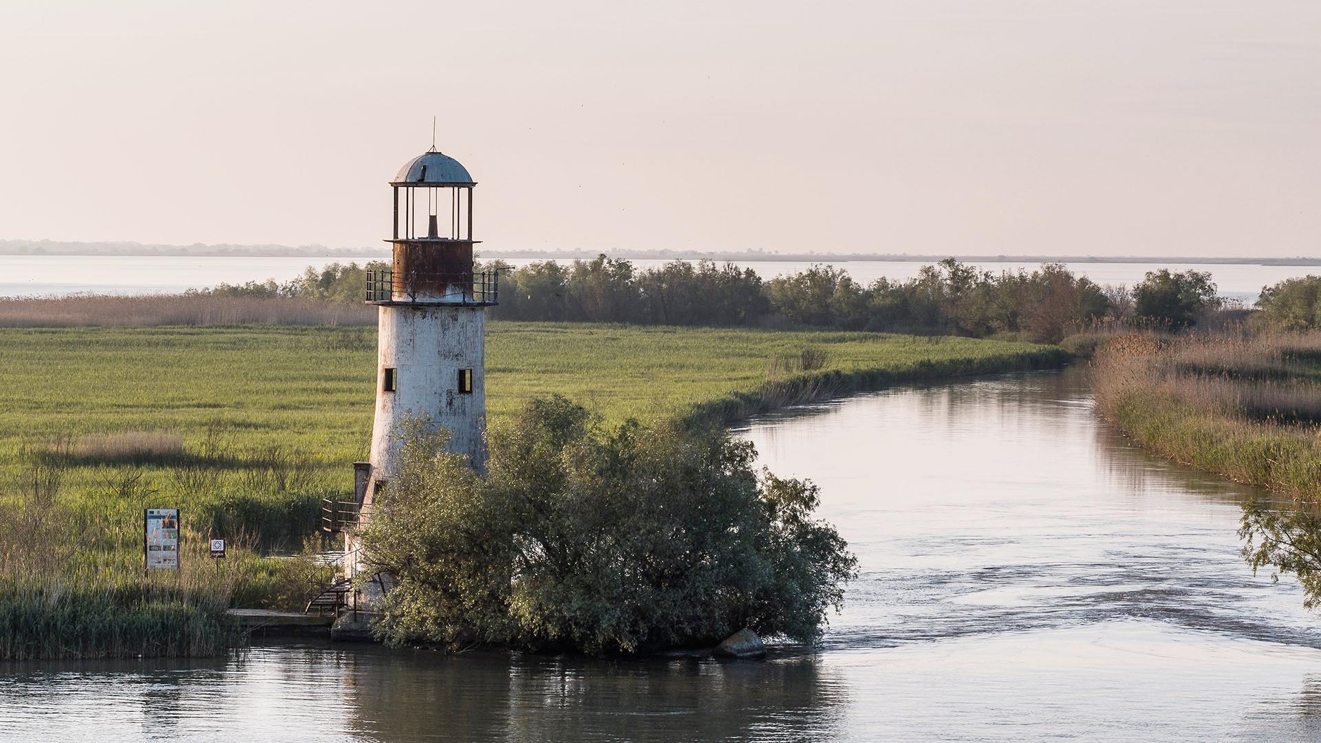 Image of a lighthouse on the Delta.