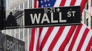 PBS NewsHour: U.S. Stocks Edge Higher Another Bruising Week