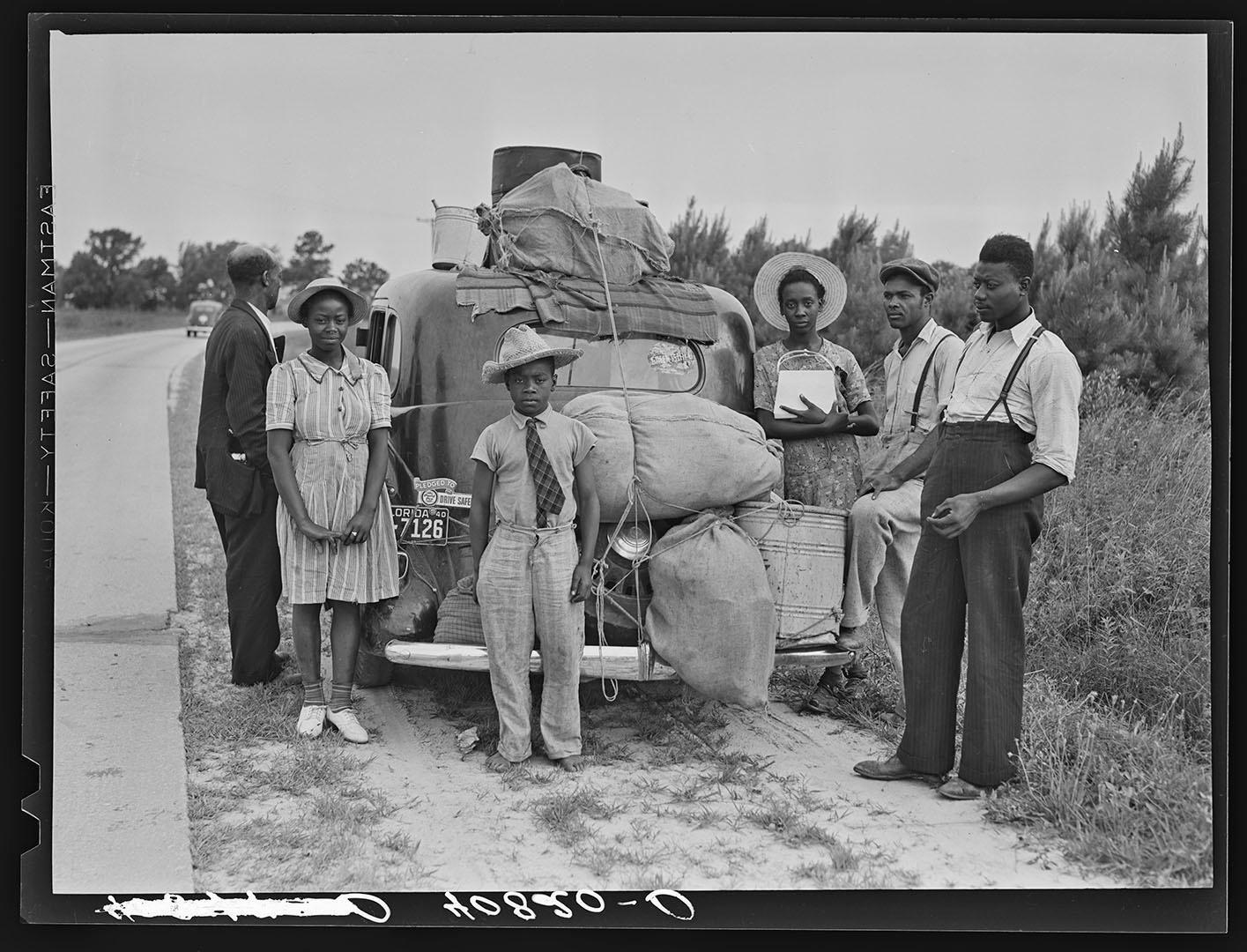 Group of Florida migrants on their way to Cranberry, New Jersey, to pick potatoes.