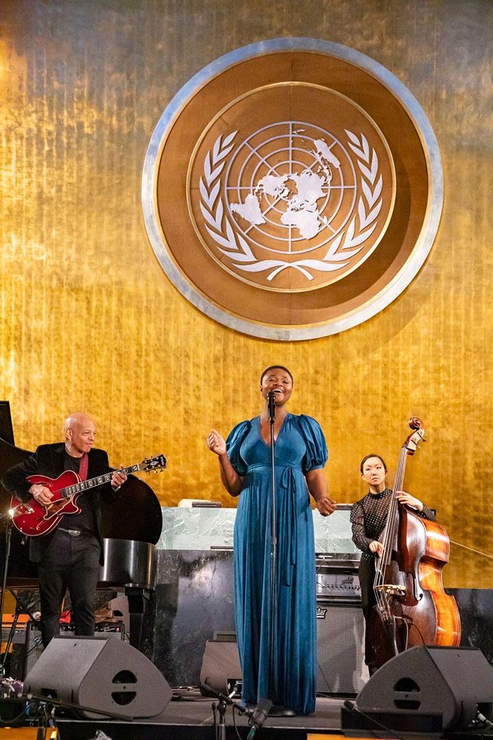 Image of Mark Whitfiled, Lizz Wright, and Linda May Han Oh performing on stage.