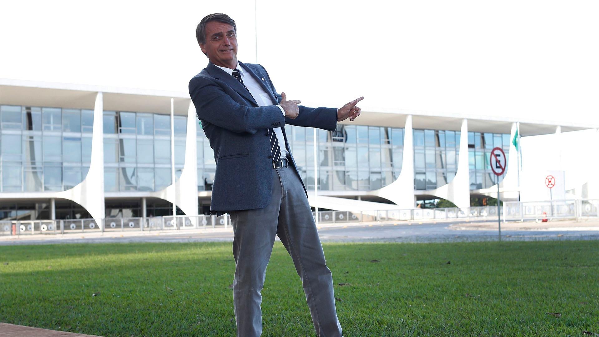 Exclusive interview with Federal Deputy Jair Bolsonaro (PSC-RJ), in front of Palácio do Planalto.