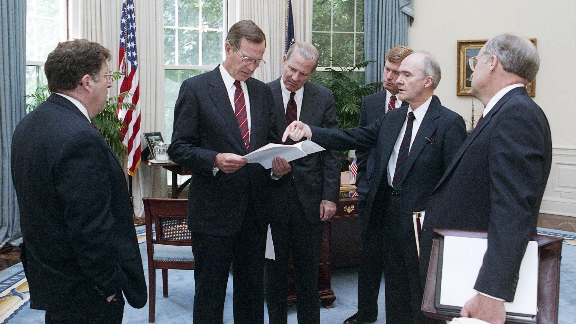 President George H.W. Bush and advisors in the Oval Office.