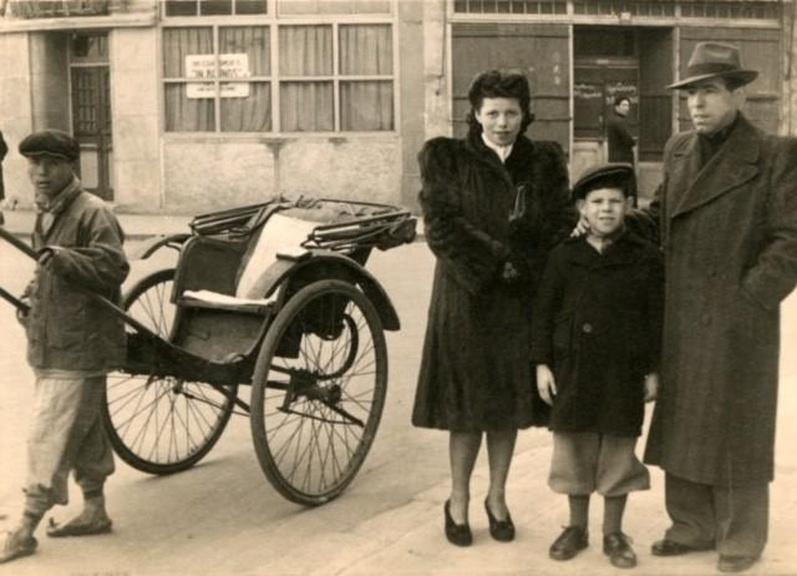 Peter Max as a young boy with his parents in Shanghai