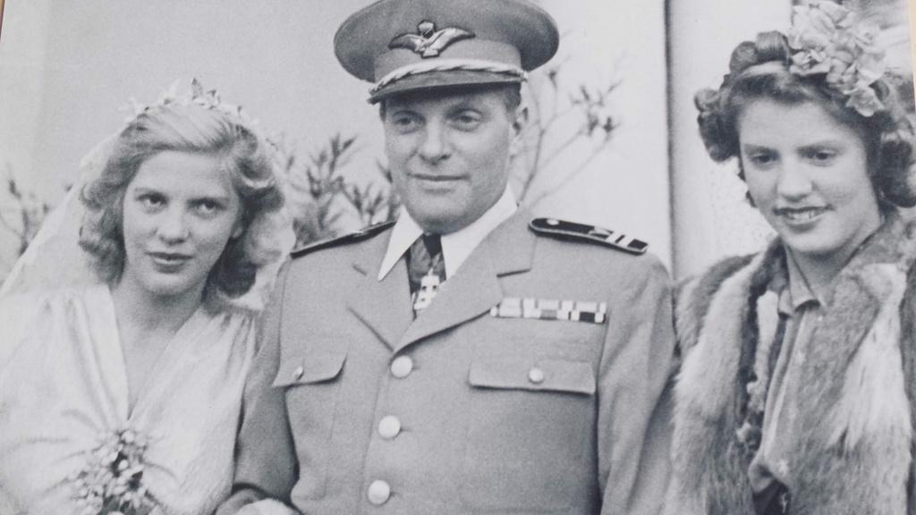 Black and white image of Count Imre Andrássy with daughters Maria and Elizabeth.
