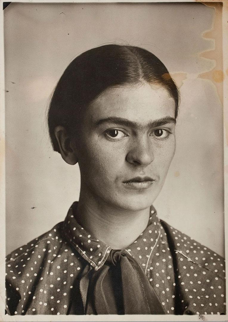 Black and white image of Frida Kahlo, pictured in 1926.