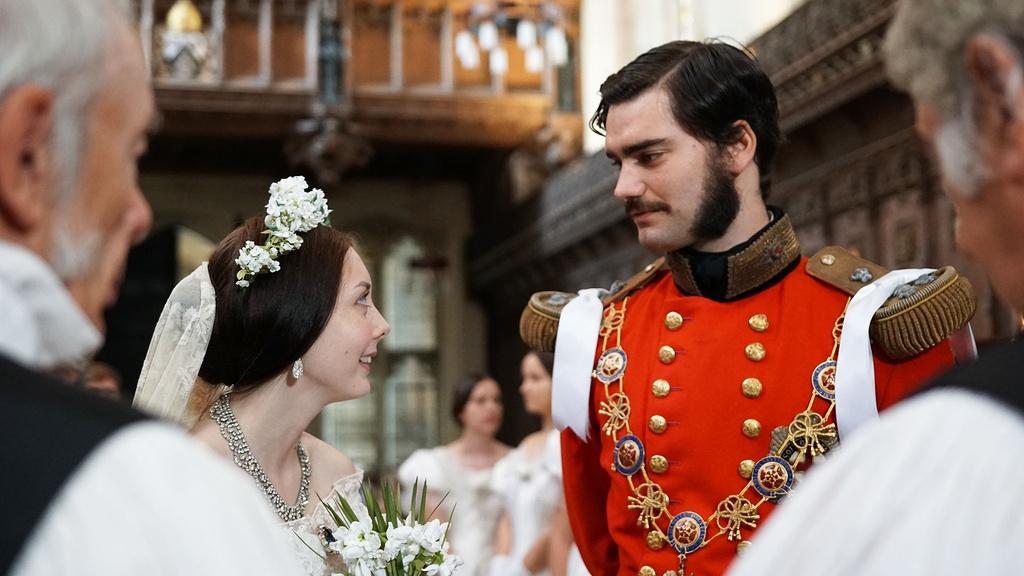 Victoria and Albert exchange vows.