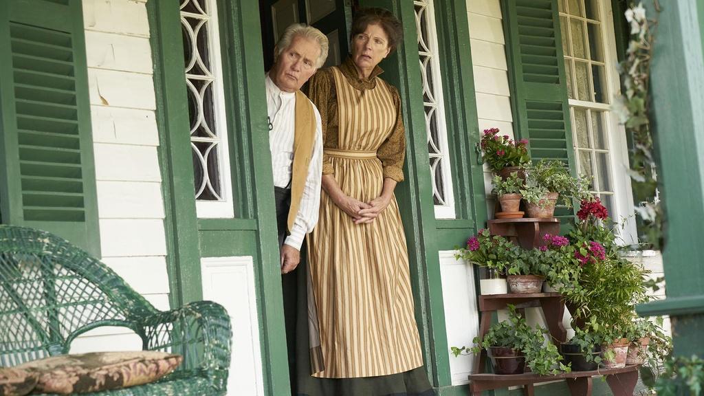 Sara Botsford as Marilla Cuthbert and Martin Sheen as Matthew Cuthbert.