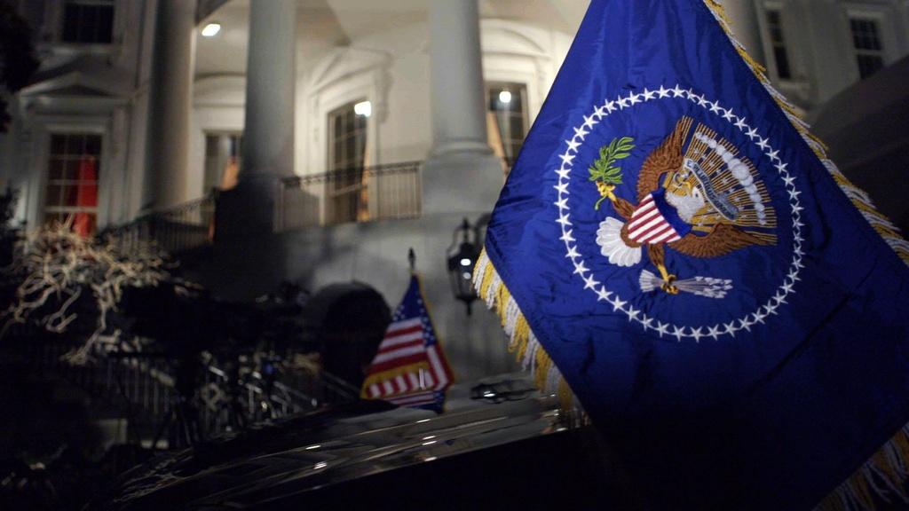 Presidential flag on car with South View of the White House in background.