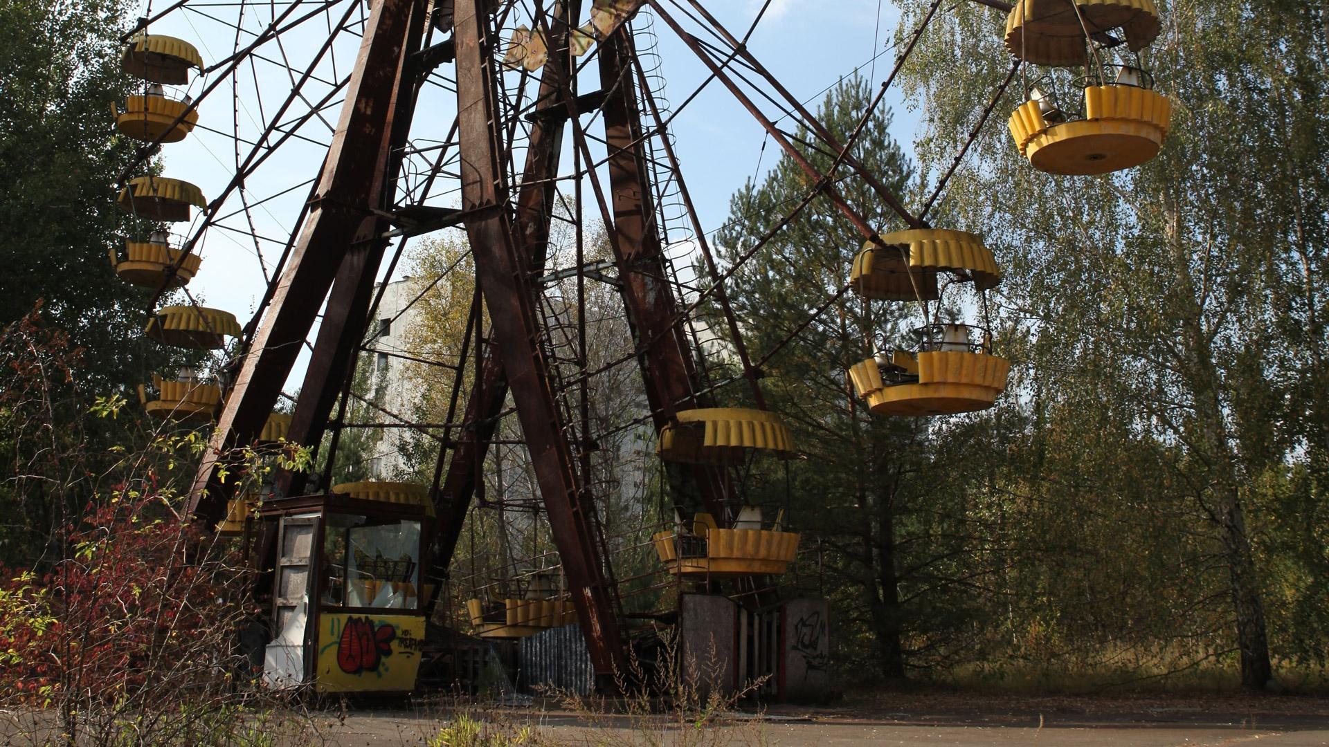 A ferris wheel in the abandoned city of Prypiat, Chernobyl, Ukraine.