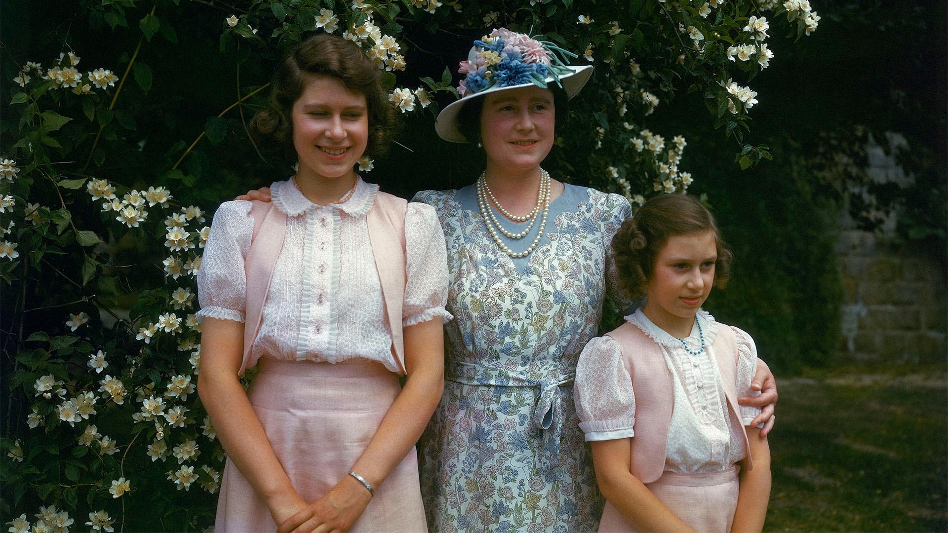 Queen Elizabeth with the young Princesses Elizabeth and Margaret.