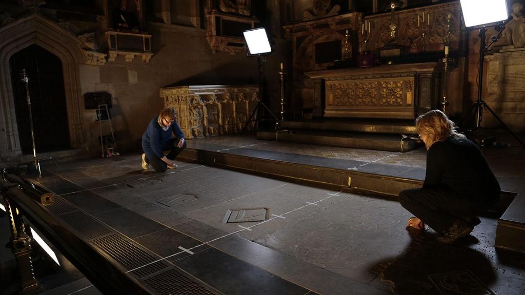 Erica Utsi performs the GPR scan of Shakespeare’s grave.