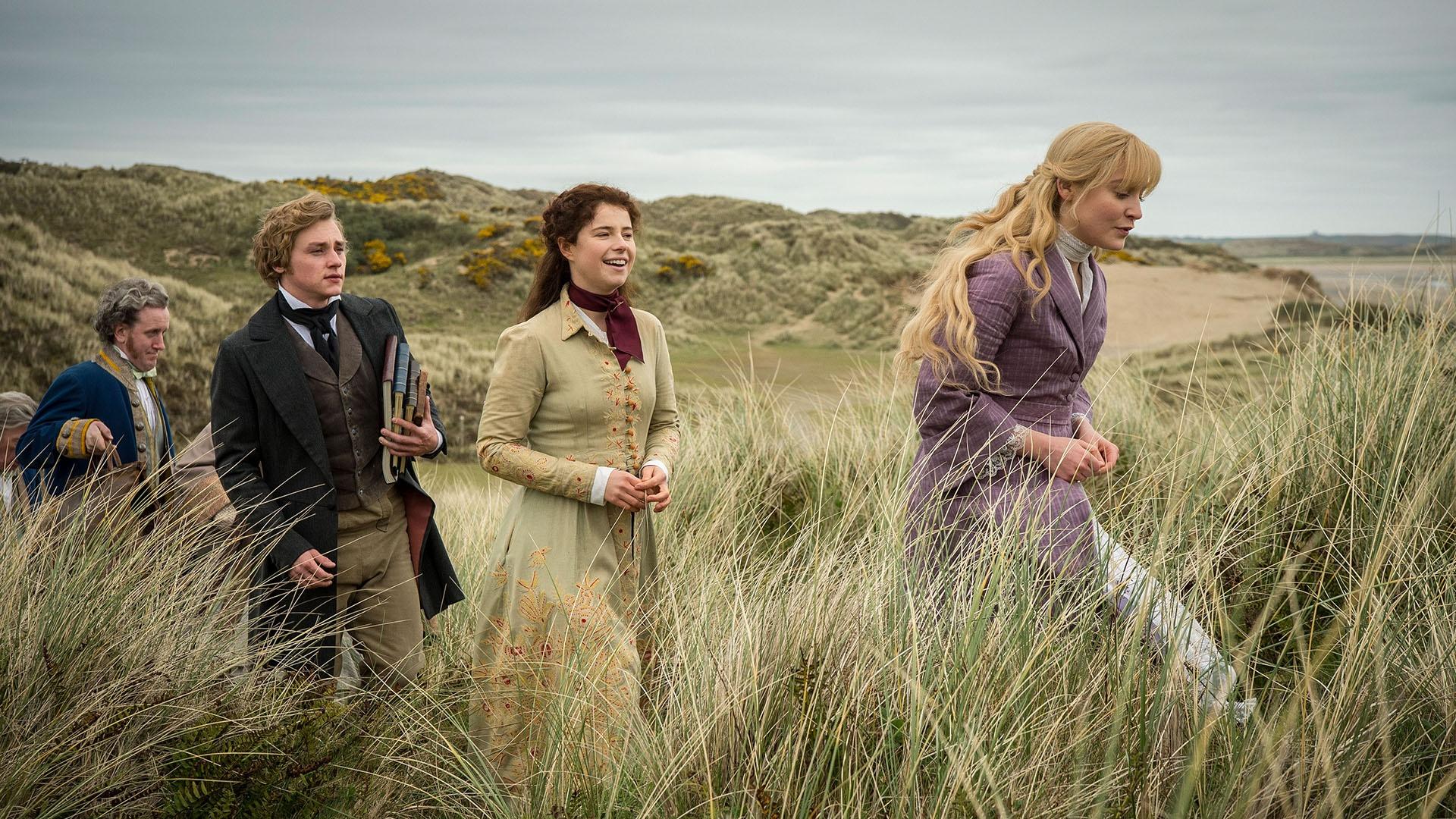 Walter Hartright (Ben Hardy), Marian Halcombe (Jessie Buckley), and Laura Fairlie (Olivia Vinall)